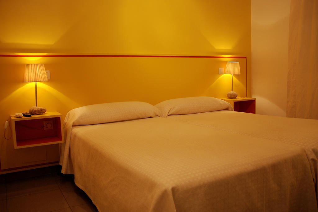 Hostal El Cardenillo Мадригаль-де-ла-Вера Номер фото